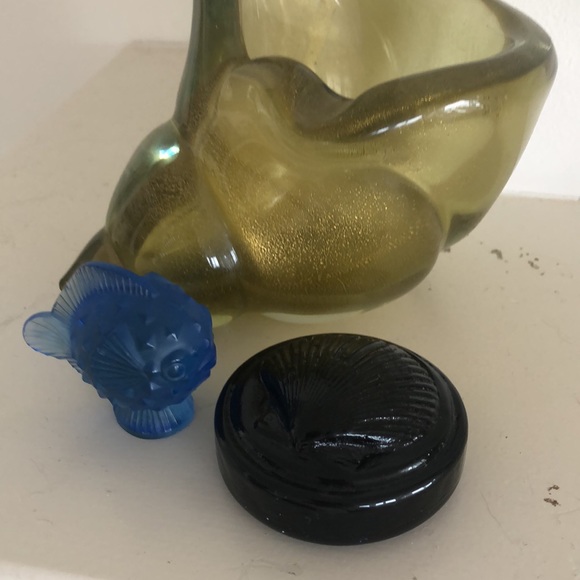 Paperweight Shell Motif - Picture 5 of 5